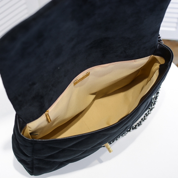 シャネルバッグ着用イメージ